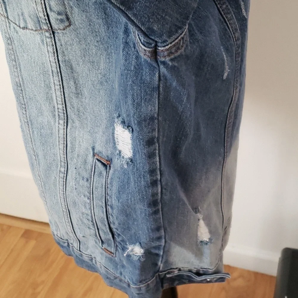 Distress Jean jacket - Picture 4 of 5